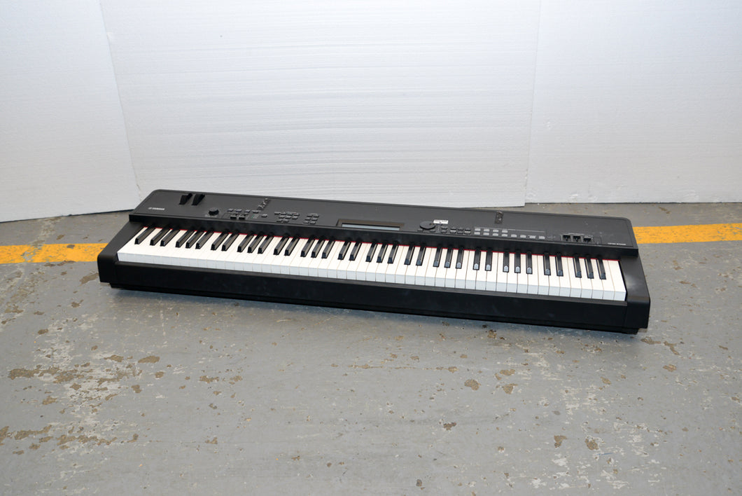 Yamaha CP40 Keyboard